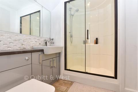 8 Wingfield Court, Banstead, SM7 2GD