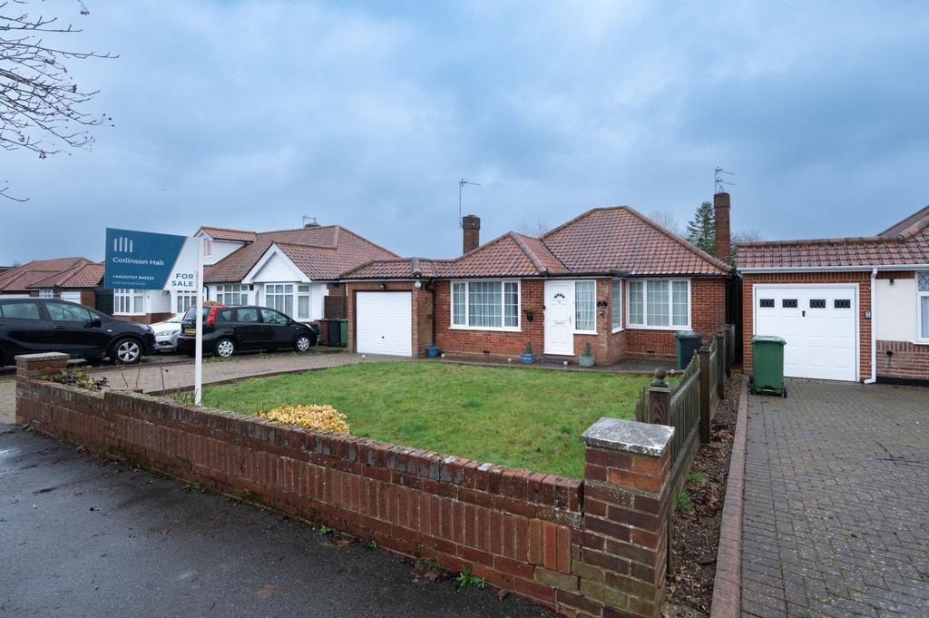 Stanley Avenue, St. Albans, Hertfordshire 2 bed detached house £700,000