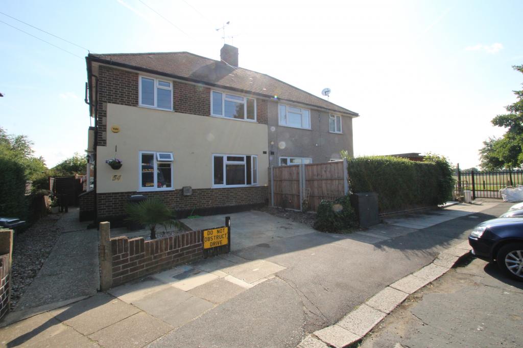Dryden Close, Hainault 2 bed £1,150 pcm (£265 pw)