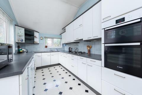 14 Thetford Road, New Malden, KT3 5DW