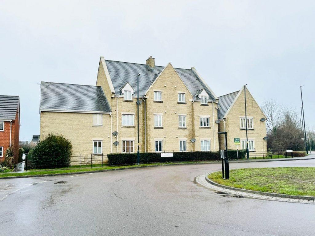 Callington Road,Swindon,SN25 2BF 2 bed flat £144,999