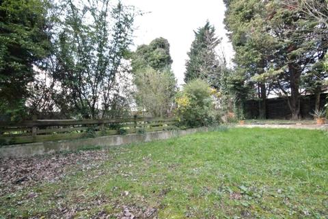 8b Bensham Manor Road, Thornton Heath, CR7 7AA