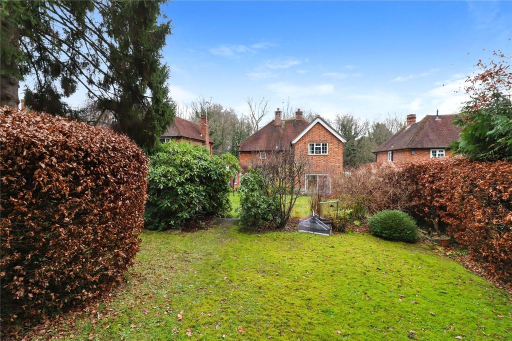 Amersham Road, Beaconsfield... 4 bed detached house £1,150,000