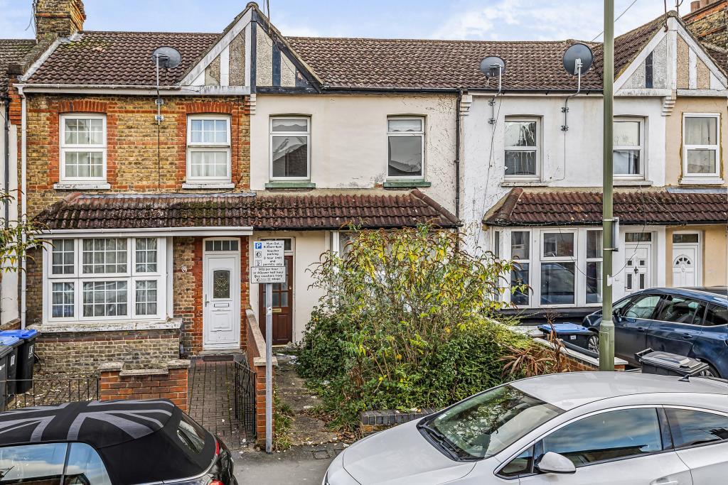 Woking, Surrey, GU21 1 bed flat £150,000