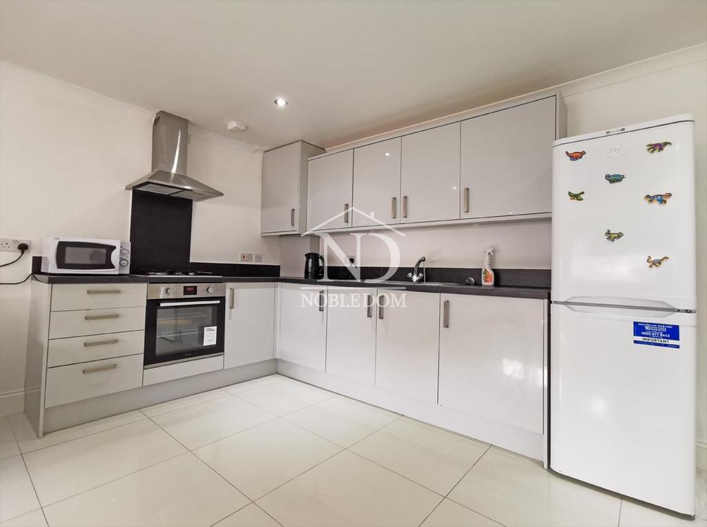 Hounslow, TW3 1 bed flat £1,200 pcm (£277 pw)