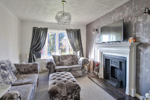 2 Beechwood Drive, Royton, Oldham, OL2 5XR