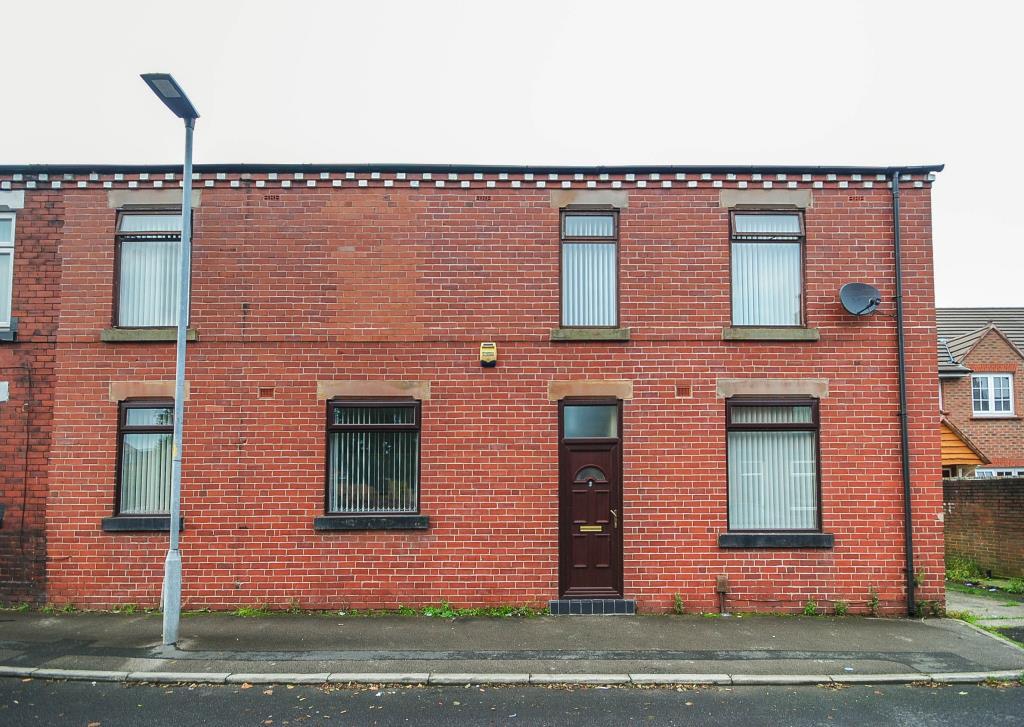 Wood Street, Newtown, Wigan, WN5 0UQ 3 bed terraced house £495 pcm (£