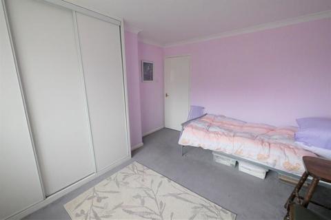 73 Kestrel Road, Ipswich, IP2 0RP