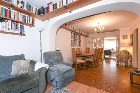 5 Cotswold Close, Kingston Upon Thames, KT2 7JN