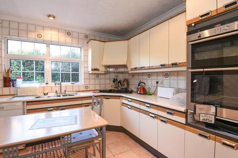 5 Cotswold Close, Kingston Upon Thames, KT2 7JN