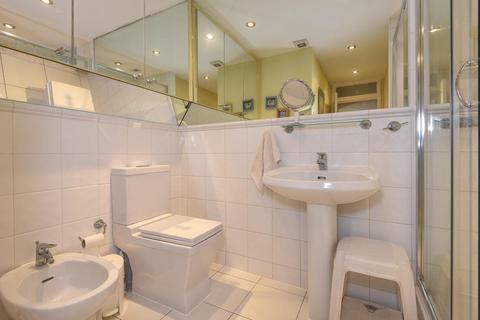 5 Cotswold Close, Kingston Upon Thames, KT2 7JN