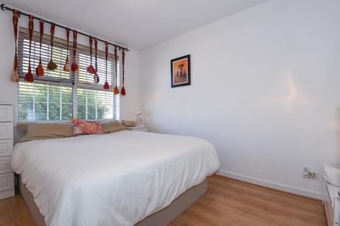 5 Cotswold Close, Kingston Upon Thames, KT2 7JN