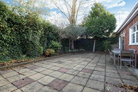 5 Cotswold Close, Kingston Upon Thames, KT2 7JN