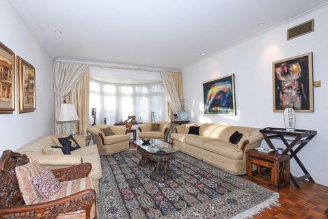 5 Cotswold Close, Kingston Upon Thames, KT2 7JN