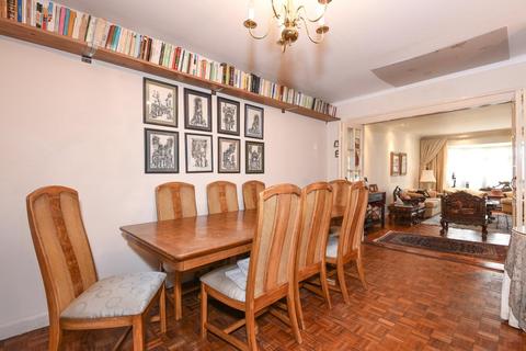 5 Cotswold Close, Kingston Upon Thames, KT2 7JN