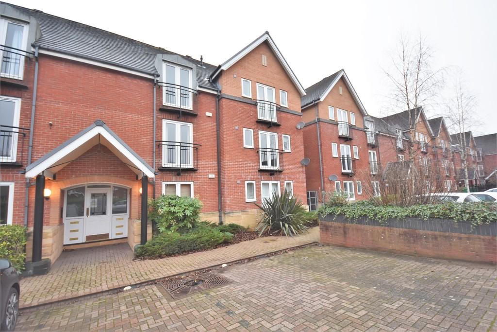 48 Halliard Court 2 bed apartment - £900 pcm (£208 pw)