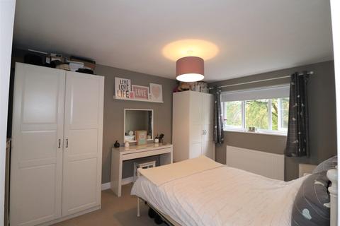 7 Harlech Close, Kenilworth, CV8 2NL