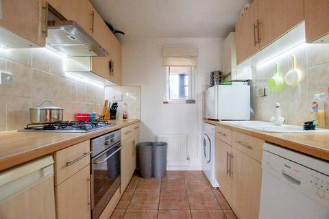 2 bedroom semi-detached house for sale - Osborne Crescent, Chichester