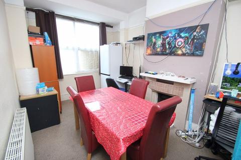 3 bedroom end of terrace house for sale - Surbiton Road, Southend-On-Sea