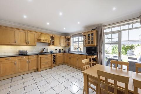 3 bedroom terraced house to rent, Unexpectedly re-available! Highlands, Farnham Common, £2495pcm 3 bedroom town house New Carpets fitted 13th May 2024