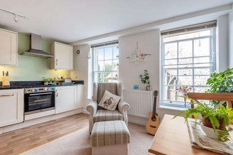 Flat 2, 60 - 61 Quarry Street, Guildford, GU1 3UA