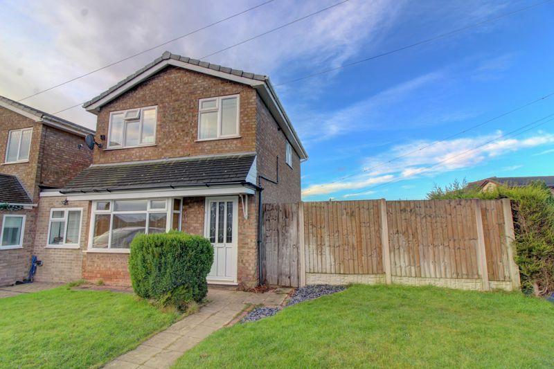 Sandown Close, Burntwood, WS7 2YU 3 bed detached house £240,000