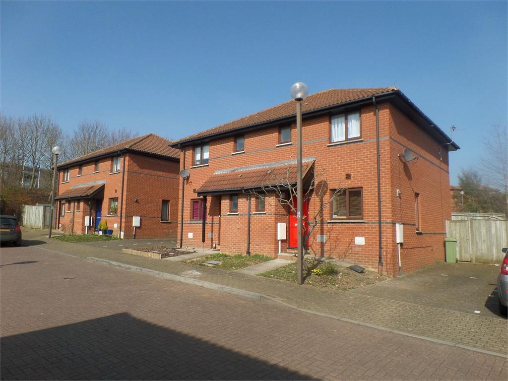 Fossey Close, Shenley Brook End, Milton Keynes, MK5 3 bed semidetached