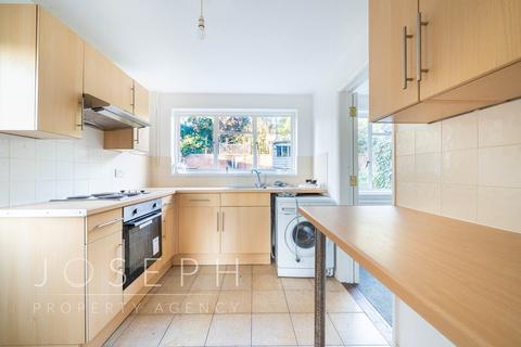3 bedroom semi-detached house for sale - Upton Close, Ipswich, IP4