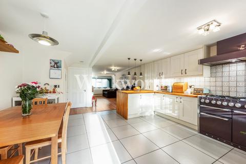 5 bedroom semi-detached house for sale - Westminster Drive, London, N13