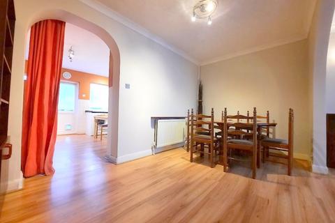 4 East Road, Feltham, TW14 8DQ