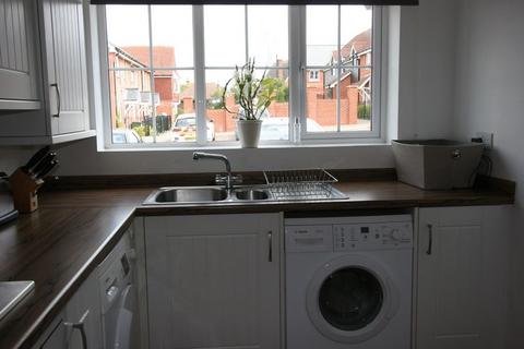 3 bedroom terraced house to rent, Meadow Drive, Henfield