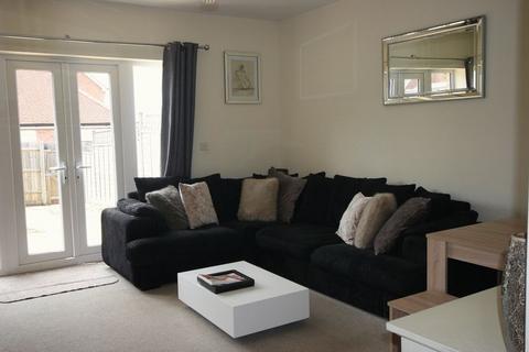 3 bedroom terraced house to rent, Meadow Drive, Henfield