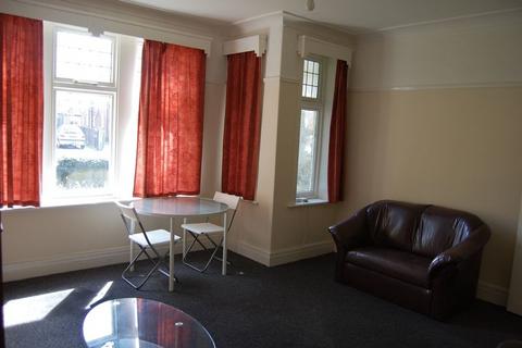 2 bedroom house to rent, St. Chads Drive, Leeds LS6