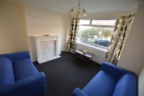 3 bedroom house to rent, Ash Gardens, Leeds LS6