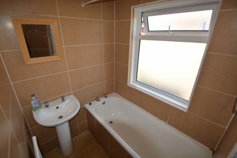 3 bedroom house to rent, Ash Gardens, Leeds LS6