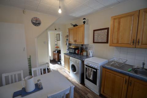 2 bedroom house to rent, Manor Avenue, Leeds LS6