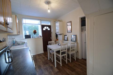 2 bedroom house to rent, Manor Avenue, Leeds LS6
