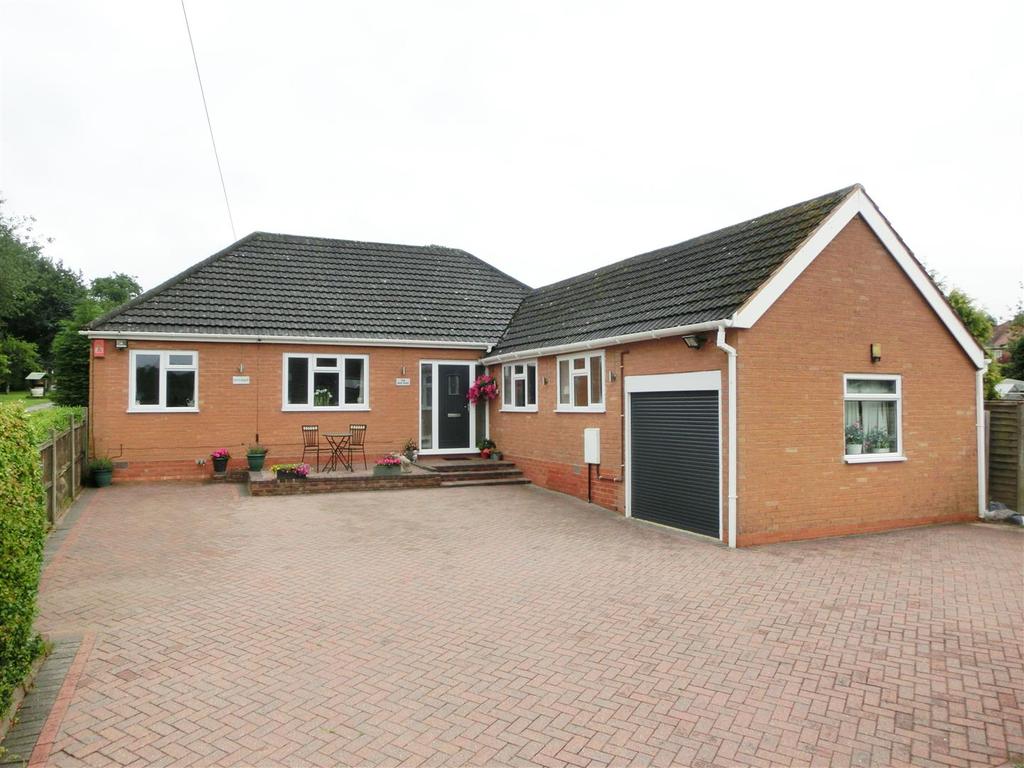 Peterbrook Road, Majors Green, Solihull 3 bed detached bungalow for