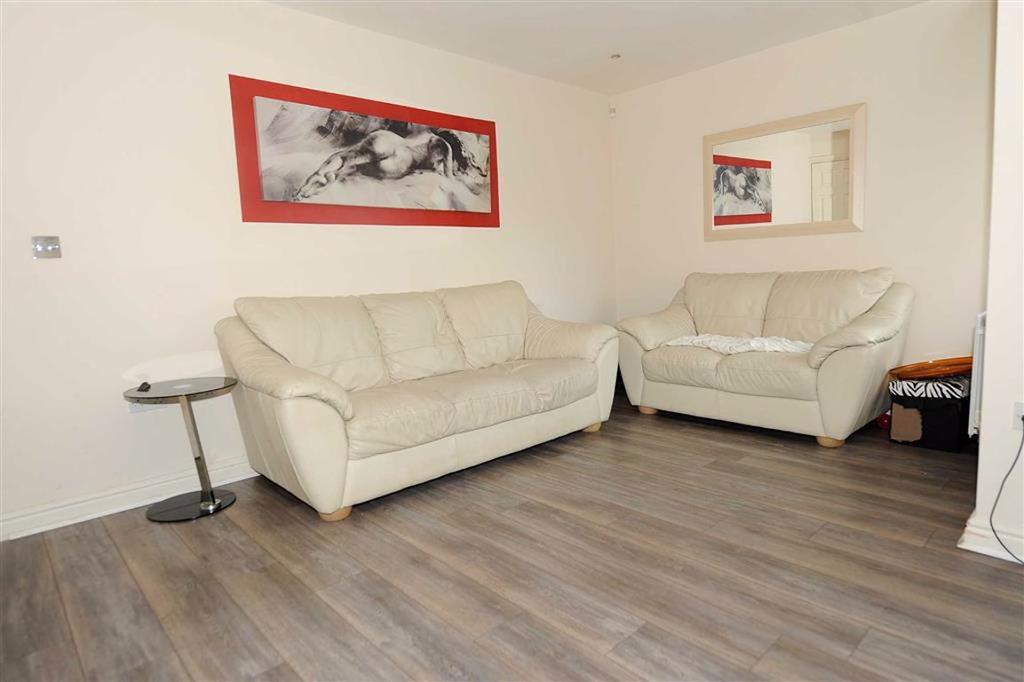 St Marys Paddock, Wellingborough 2 bed flat £675 pcm (£156 pw)