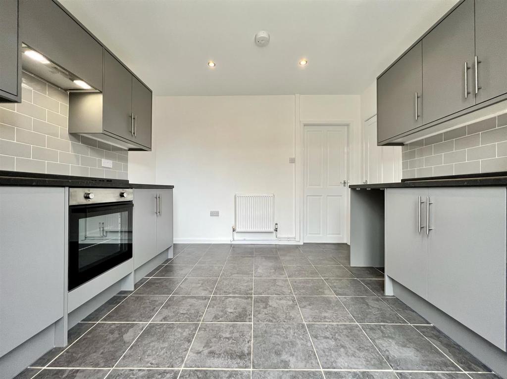 Levet Road, Cantley, Doncaster 2 bed semidetached house £599 pcm (£138 pw)