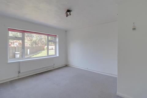 2 bedroom maisonette to rent, St Augustines Drive, Broxbourne, Hertfordshire