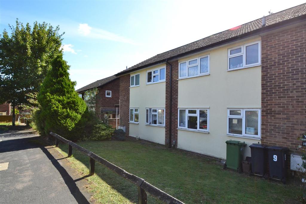Saffron Close,Hoddesdon,Herts 1 bed £950 pcm (£219 pw)