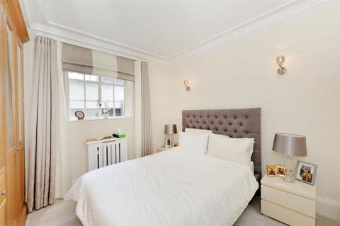 2 bedroom flat for sale, Knightsbridge Court, 12 Sloane Street SW1X
