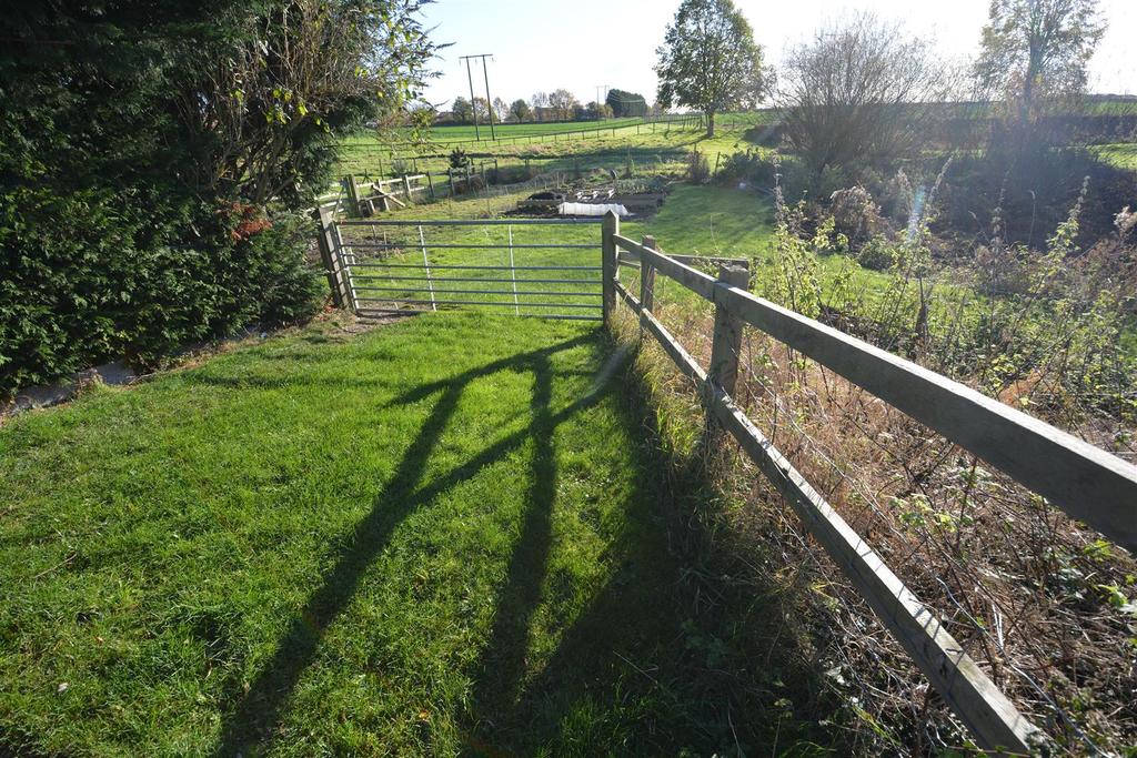 Kelfield Road, Riccall, York Land £20,000