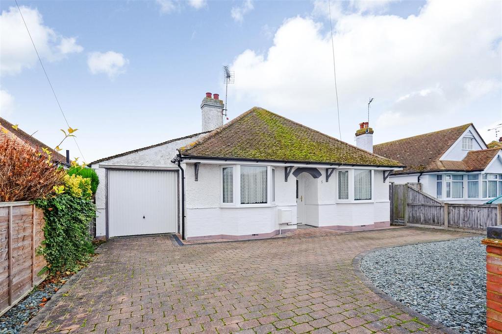 Russell Drive, WHITSTABLE 3 bed detached bungalow £415,000