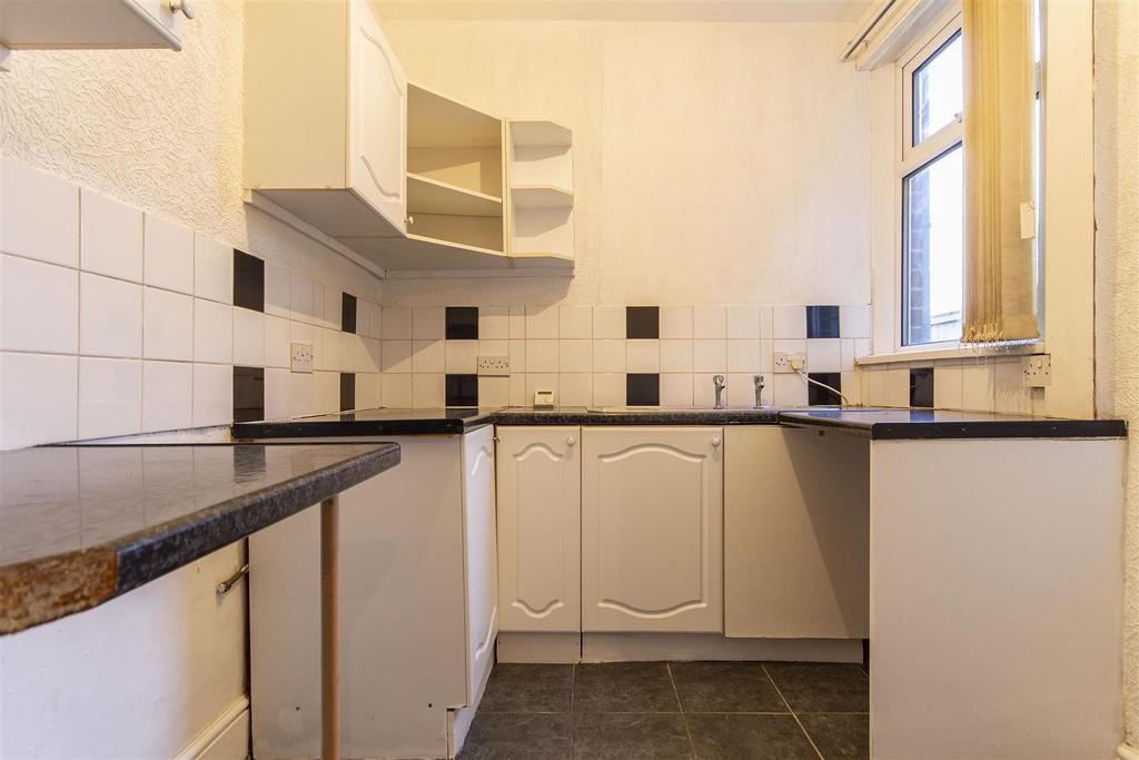 Hunloke Road, Holmewood, Chesterfield 2 bed terraced house £99,950