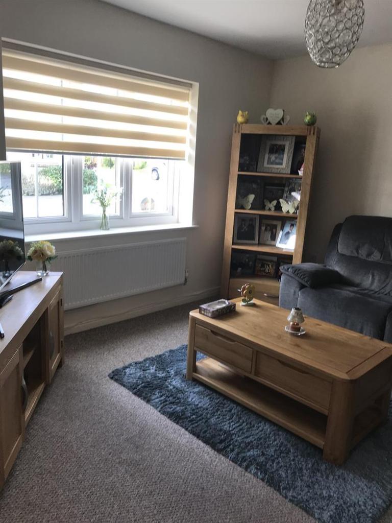Castleton Grove, Haverfordwest 3 bed detached house £850 pcm (£196 pw)