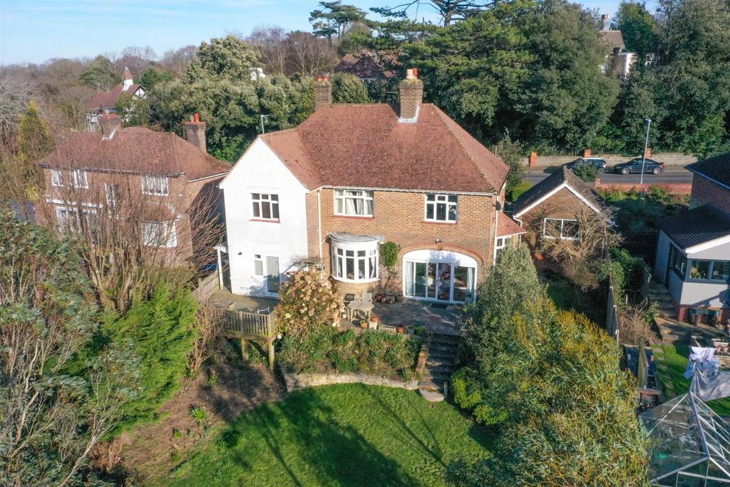 Hollington Park Road, St. LeonardsOnSea 5 bed detached house £775,000