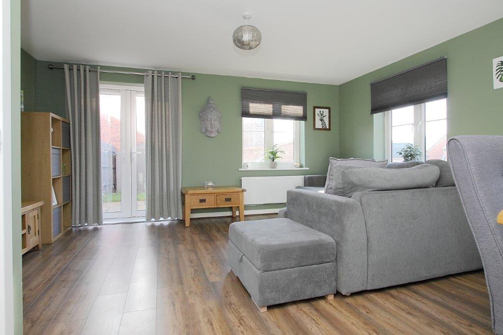 Foal Close, Picket Twenty, Andover 3 bed semidetached house £250,000
