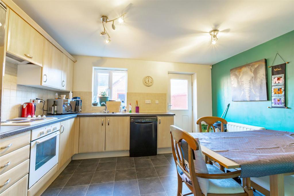 Kitchen Diner (5)-HDR copy.jpg